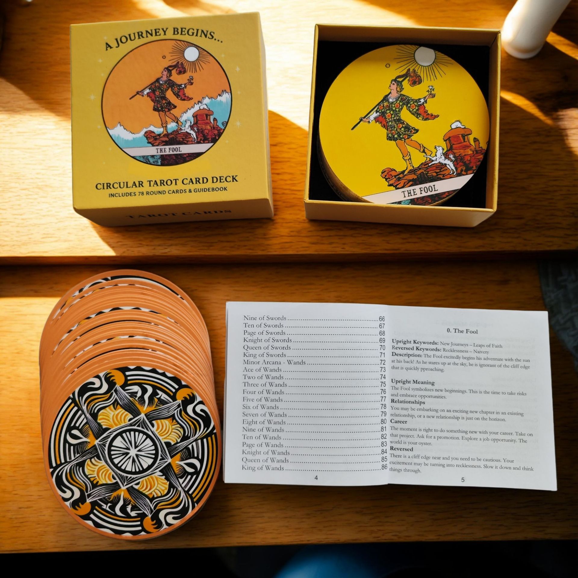 Tarot Deck With Guidebook - Круглые карты Таро в наборе: 78